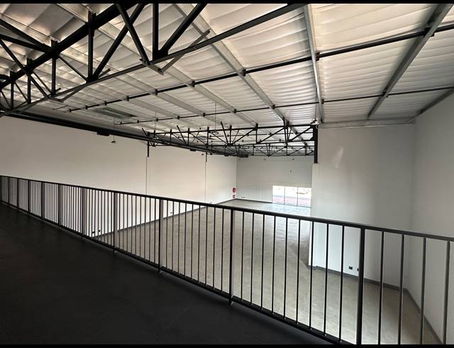 560M² WAREHOUSE TO LET IN ROOIHUISKRAAL NORTH